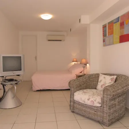 Ghiatone Bed & Breakfast *