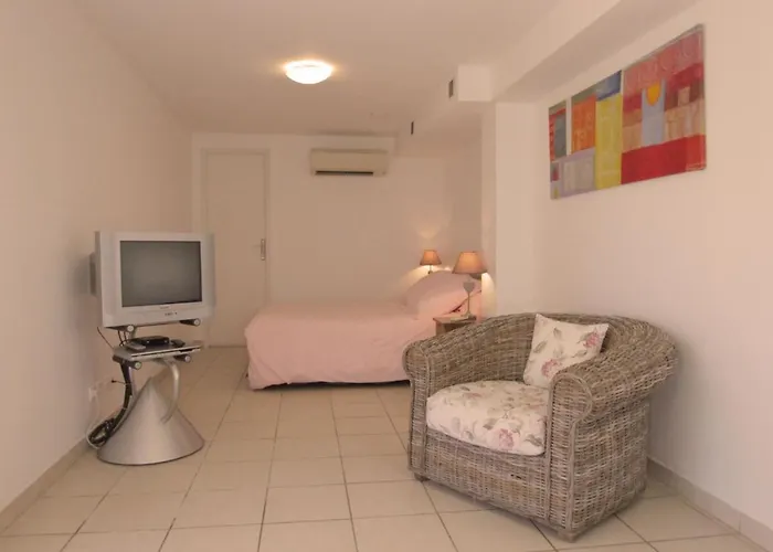 Ghiatone לינה וארוחת בוקר 3*