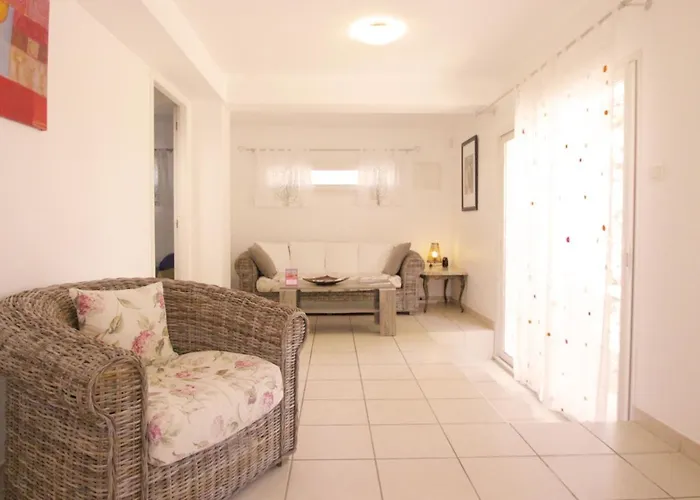 לינה וארוחת בוקר Ghiatone