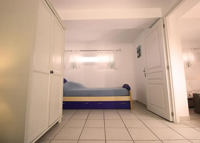 לינה וארוחת בוקר Ghiatone 3*